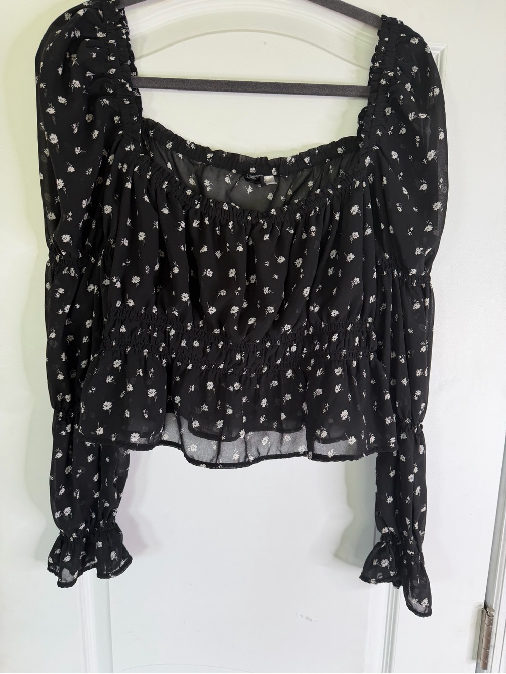 H&M Divided Cropped Black Floral Peasant Blouse W/ White Ditsy Floral Print Sz L